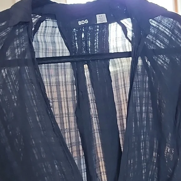 β¨οΈ BDG Tie Front Top β¨οΈ - Picture 4 of 5